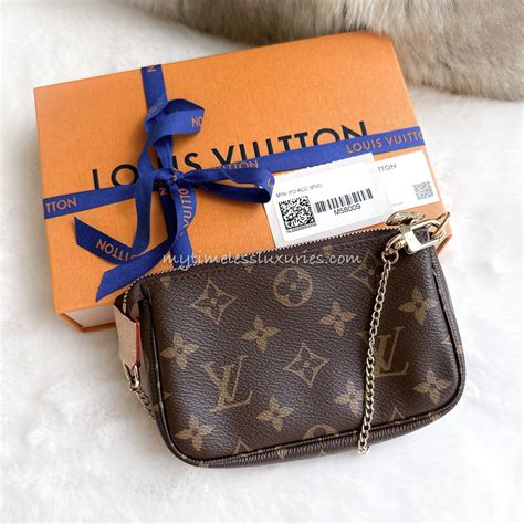 baguette lv|louis Vuitton Monogram mini pochette.